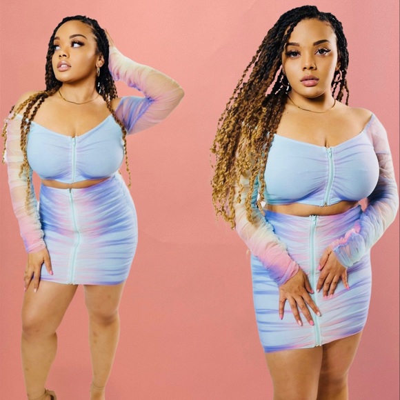 HOT & DELICIOUS Long Sleeve Crop Top & Skirt Set - Picture 2 of 5